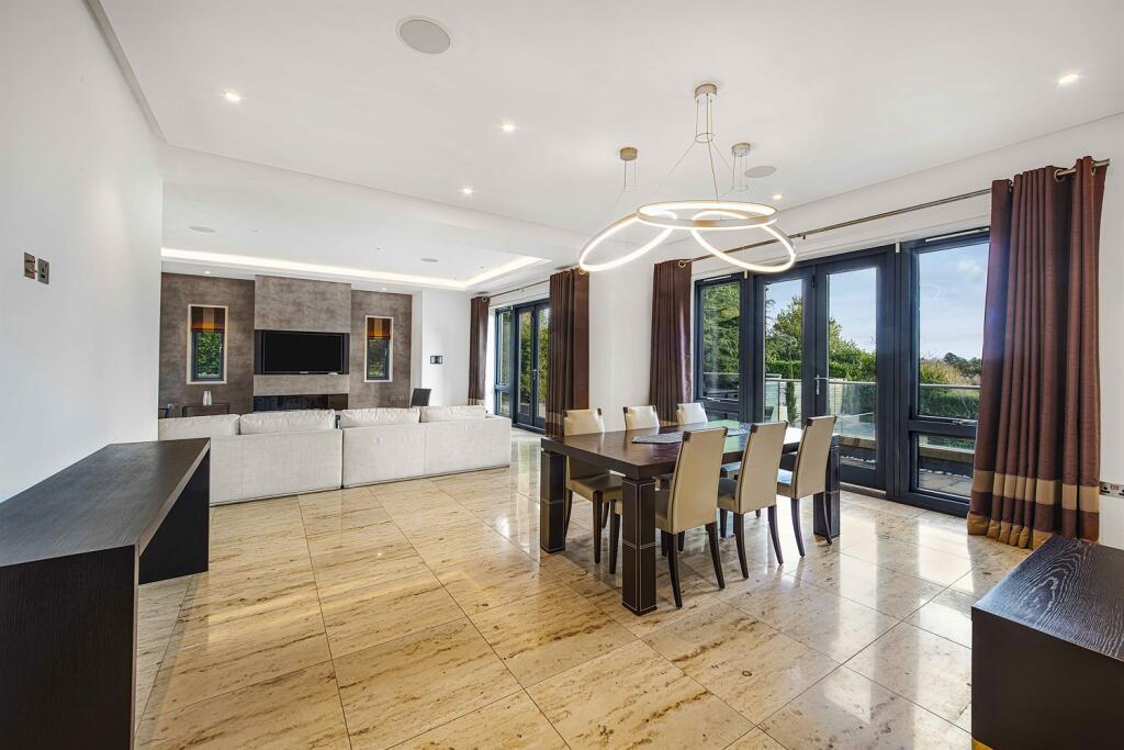 6 bedroom detached house for sale in Bowdon, Altrincham, WA14